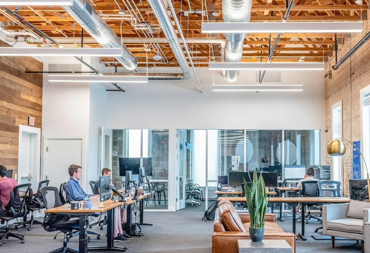 arbeitsplatz mit dokumenten